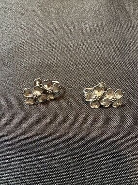 Vintage Beau Sterling DogWood Flower Earrings Screw Back